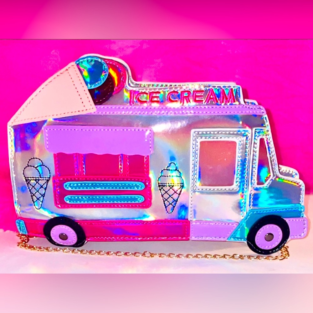 Purse shaped like an Icecream Truck